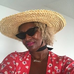 Meet your Posher, Gloria